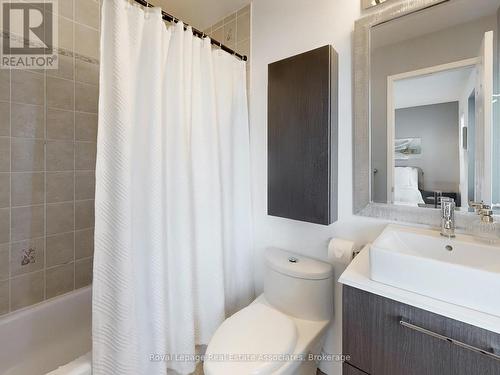 7114 Chatham Court, Mississauga, ON - Indoor Photo Showing Bathroom