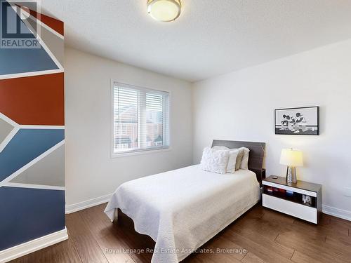 7114 Chatham Court, Mississauga, ON - Indoor Photo Showing Bedroom