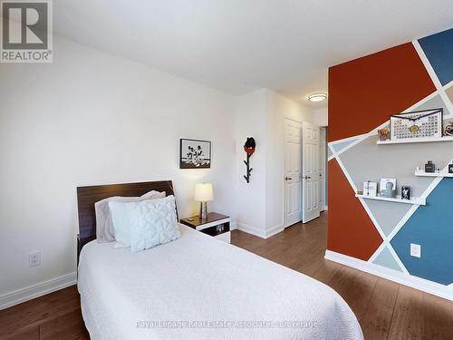 7114 Chatham Court, Mississauga, ON - Indoor Photo Showing Bedroom