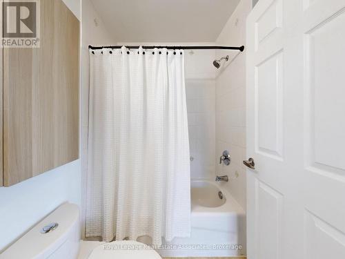 7114 Chatham Court, Mississauga, ON - Indoor Photo Showing Bathroom