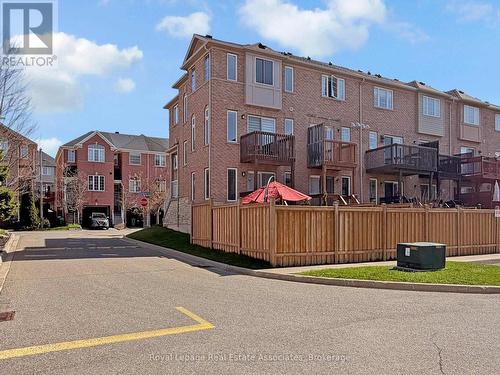 7114 Chatham Court, Mississauga, ON - Outdoor