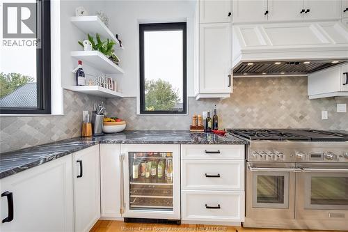 77 Bissonnette Lane, Lakeshore, ON - Indoor Photo Showing Kitchen With Upgraded Kitchen