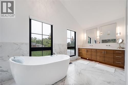 77 Bissonnette Lane, Lakeshore, ON - Indoor Photo Showing Bathroom