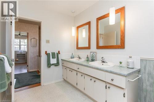 70 Inwood Crescent, Kitchener, ON - Indoor Photo Showing Bathroom