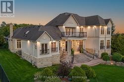 776 WOODLAND ACRES CRESCENT Vaughan, ON L6A 1G2