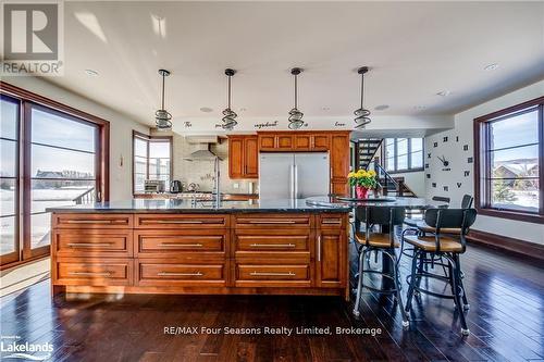 12 Windrose Valley Boulevard, Clearview, ON - Indoor Photo Showing Kitchen With Upgraded Kitchen