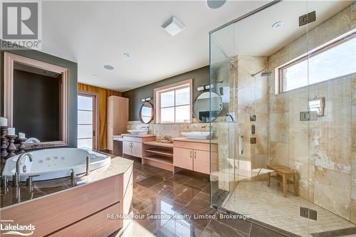 12 Windrose Valley Boulevard, Clearview, ON - Indoor Photo Showing Bathroom
