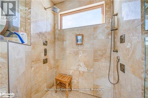 12 Windrose Valley Boulevard, Clearview, ON - Indoor Photo Showing Bathroom