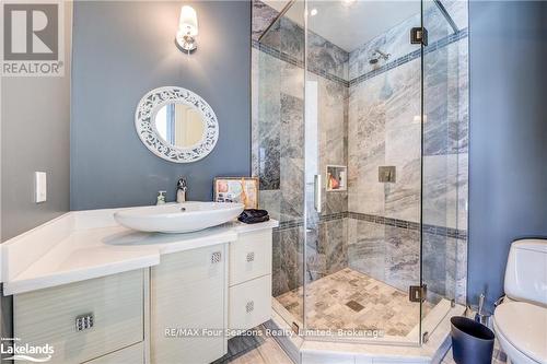 12 Windrose Valley Boulevard, Clearview, ON - Indoor Photo Showing Bathroom