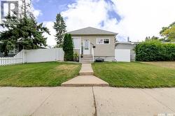 1117 Iroquois STREET W Moose Jaw, SK S6H 5C1