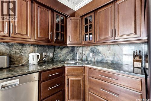 1106 Gryphons Walk, Regina, SK - Indoor Photo Showing Kitchen