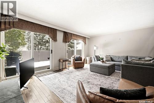 1106 Gryphons Walk, Regina, SK - Indoor Photo Showing Living Room