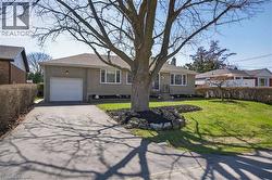1055 SHEPHERD'S Drive  Burlington, ON L7T 3R4