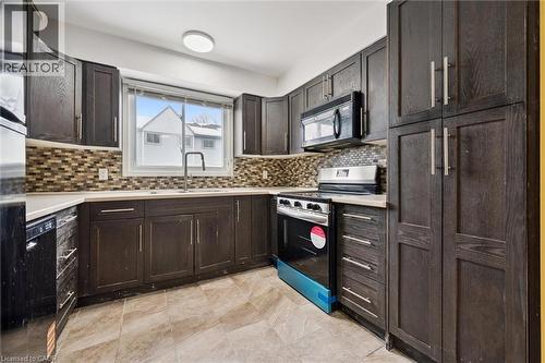 589 Beechwood Drive Unit# 43, Waterloo, ON - Indoor Photo Showing Kitchen With Upgraded Kitchen