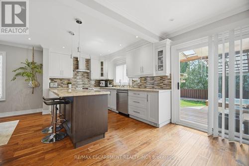 4302 Highgate Crescent, Mississauga, ON - Indoor Photo Showing Kitchen With Upgraded Kitchen