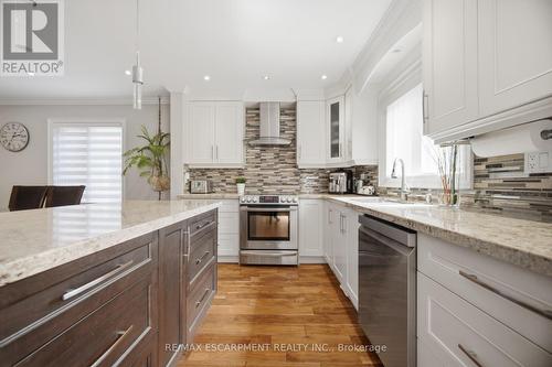 4302 Highgate Crescent, Mississauga, ON - Indoor Photo Showing Kitchen With Upgraded Kitchen