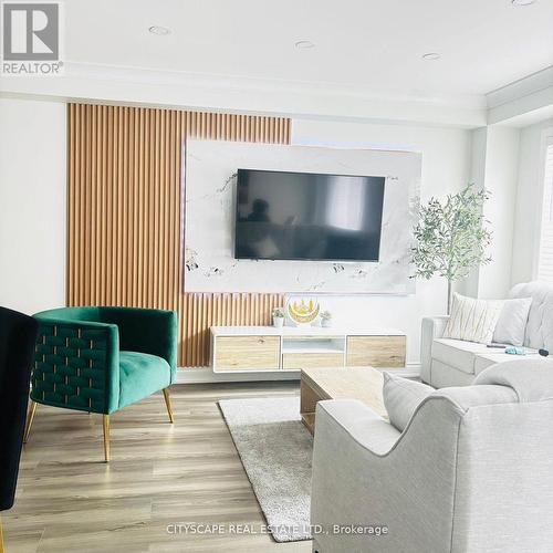 3974 Stardust Drive, Mississauga, ON - Indoor Photo Showing Living Room