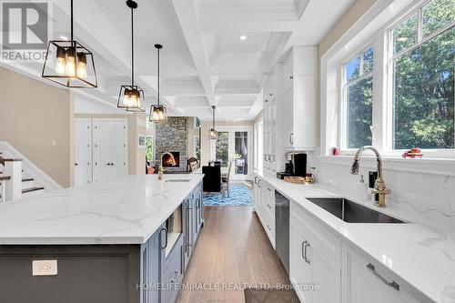 4427 Concession 7, Puslinch, ON - Indoor Photo Showing Kitchen With Upgraded Kitchen