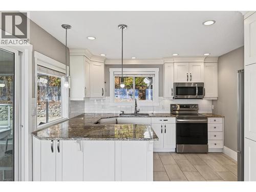 3940 Angus Drive, West Kelowna, BC - Indoor Photo Showing Kitchen With Upgraded Kitchen