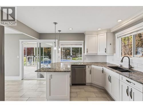 3940 Angus Drive, West Kelowna, BC - Indoor Photo Showing Kitchen With Double Sink With Upgraded Kitchen