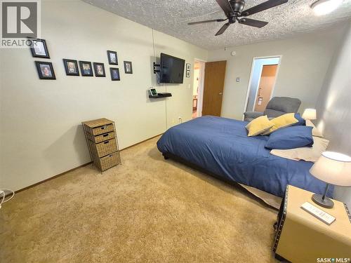 24 228 3Rd Street, Weyburn, SK - Indoor Photo Showing Bedroom