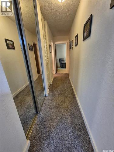 24 228 3Rd Street, Weyburn, SK - Indoor Photo Showing Other Room