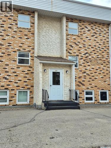 24 228 3Rd Street, Weyburn, SK - Outdoor