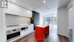 1013 - 33 HELENDALE AVENUE Toronto, ON M4R 0A4