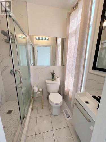 45 Rich Crescent, Whitby, ON - Indoor Photo Showing Bathroom