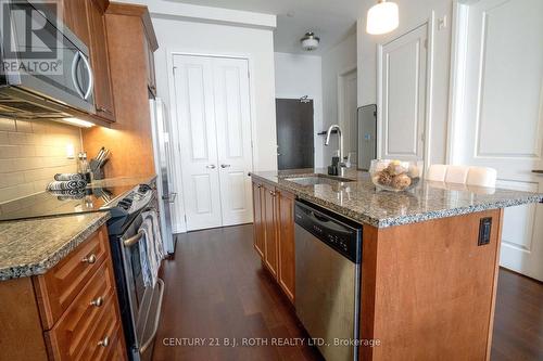 313 - 15277 Yonge Street S, Aurora, ON - Indoor Photo Showing Kitchen With Upgraded Kitchen