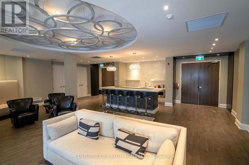 313 - 15277 Yonge Street S, Aurora, ON - Indoor