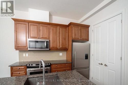 313 - 15277 Yonge Street S, Aurora, ON - Indoor Photo Showing Kitchen With Double Sink
