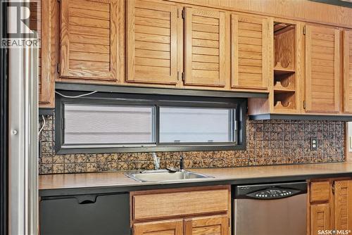 622 Costigan Way, Saskatoon, SK - Indoor Photo Showing Kitchen