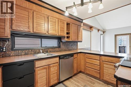 622 Costigan Way, Saskatoon, SK - Indoor Photo Showing Kitchen