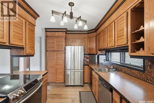 622 Costigan Way, Saskatoon, SK - Indoor Photo Showing Kitchen