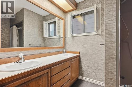 622 Costigan Way, Saskatoon, SK - Indoor Photo Showing Bathroom