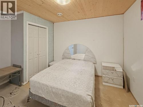 488 3Rd Avenue Se, Swift Current, SK - Indoor Photo Showing Bedroom