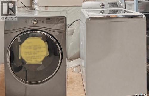 488 3Rd Avenue Se, Swift Current, SK - Indoor Photo Showing Laundry Room