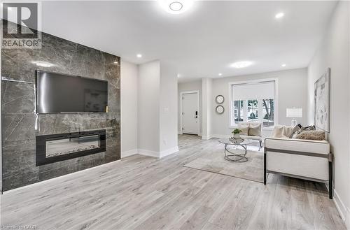 221 Rosslyn Avenue N, Hamilton, ON - Indoor Photo Showing Living Room With Fireplace