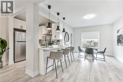 221 Rosslyn Avenue N, Hamilton, ON - Indoor