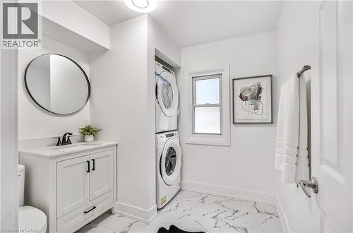 221 Rosslyn Avenue N, Hamilton, ON - Indoor Photo Showing Laundry Room