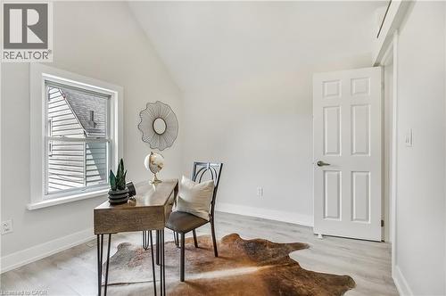 221 Rosslyn Avenue N, Hamilton, ON - Indoor