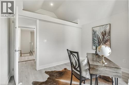 221 Rosslyn Avenue N, Hamilton, ON - Indoor