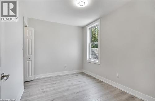 221 Rosslyn Avenue N, Hamilton, ON - Indoor Photo Showing Other Room