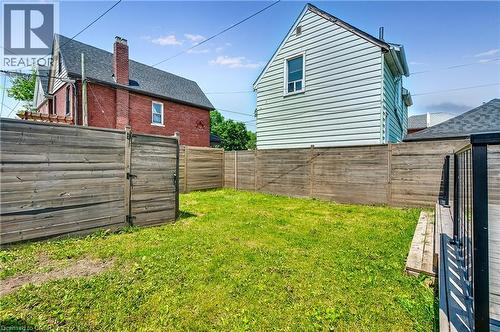 221 Rosslyn Avenue N, Hamilton, ON - Outdoor