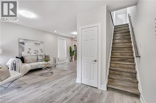 221 Rosslyn Avenue N, Hamilton, ON - Indoor