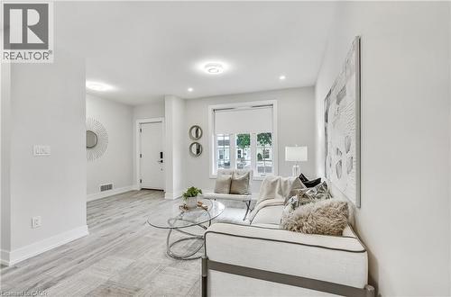 221 Rosslyn Avenue N, Hamilton, ON - Indoor