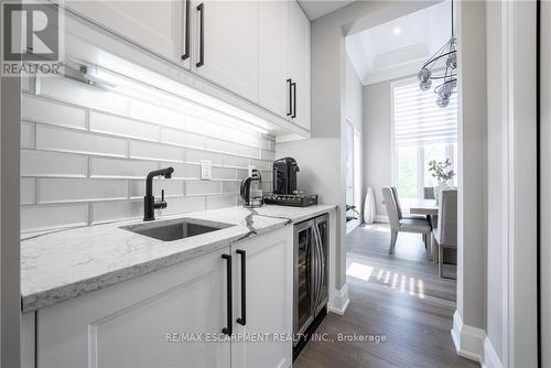 8378 Chippewa Road E, Hamilton, ON - Indoor Photo Showing Kitchen