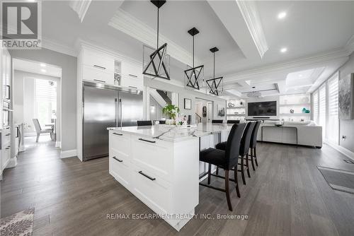 8378 Chippewa Road E, Hamilton, ON - Indoor Photo Showing Kitchen With Upgraded Kitchen