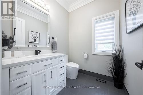 8378 Chippewa Road E, Hamilton, ON - Indoor Photo Showing Bathroom